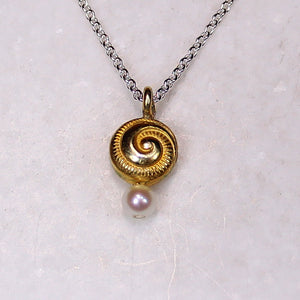 Spiralstrudel mit Perle